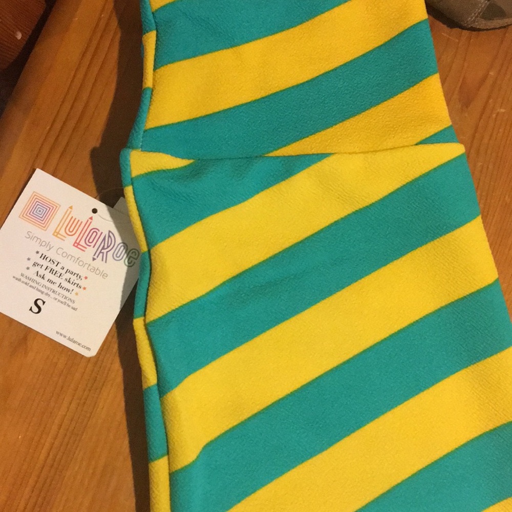 Lularoe Cassie skirt. Small brand new with tags